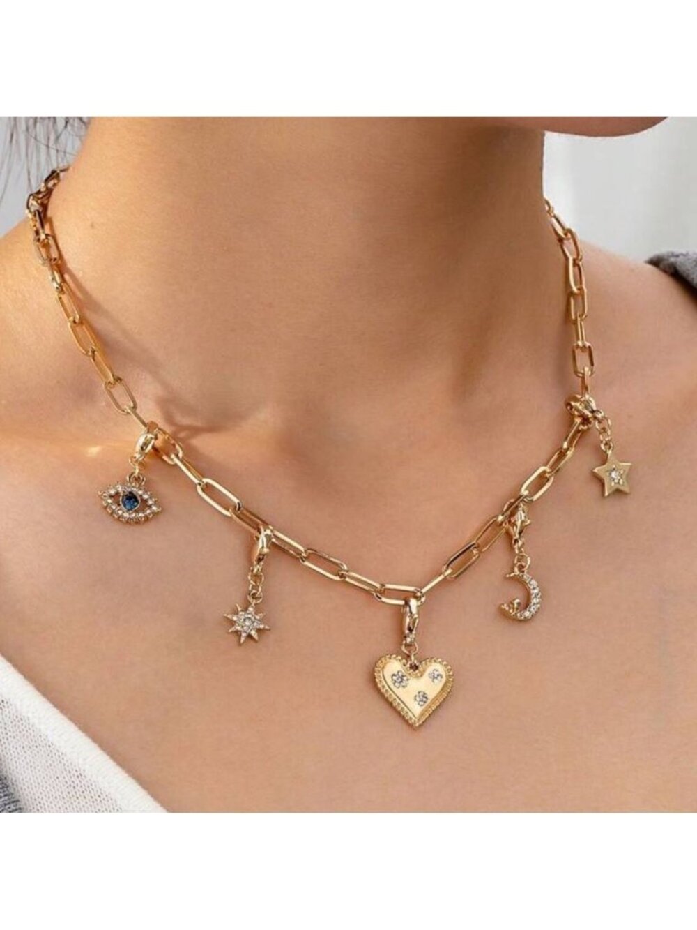 Bohemianā
necklaceā
A1054 - Picture 1 of 6
